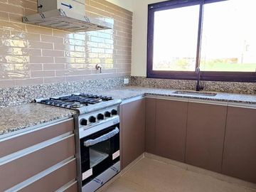 Hermosa casa de 3 dormitorios a estrenar en Country Viento Sur, El Manantial