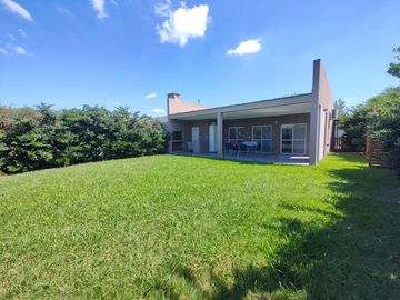 Casa en Venta en San Eduardo, Pilar del Este