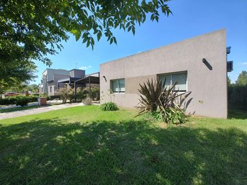 Casa en Venta en San Eduardo, Pilar del Este