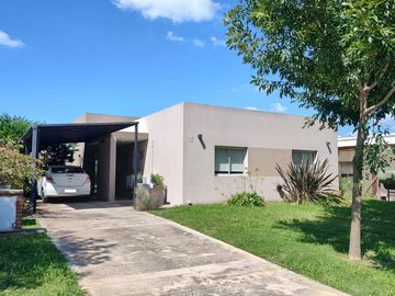 Casa en Venta en San Eduardo, Pilar del Este