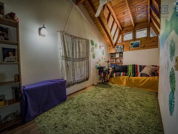 Triplex en Coghlan de 4 ambientes con cochera y jardin