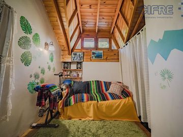 Triplex en Coghlan de 4 ambientes con cochera y jardin