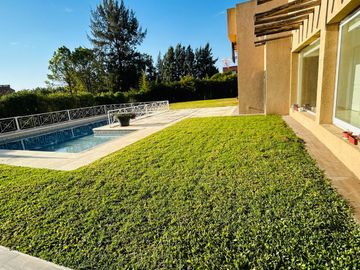 Casa en  Venta, Canning, Malibú. 290 m2 cub. 5 amb.