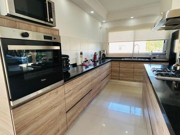 Casa en  Venta, Canning, Malibú. 290 m2 cub. 5 amb.
