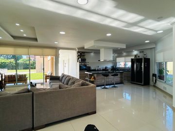 Casa en  Venta, Canning, Malibú. 290 m2 cub. 5 amb.
