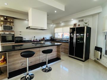 Casa en  Venta, Canning, Malibú. 290 m2 cub. 5 amb.