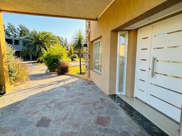 Casa en  Venta, Canning, Malibú. 290 m2 cub. 5 amb.