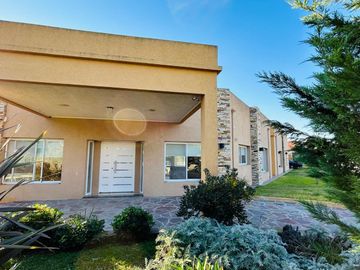 Casa en  Venta, Canning, Malibú. 290 m2 cub. 5 amb.