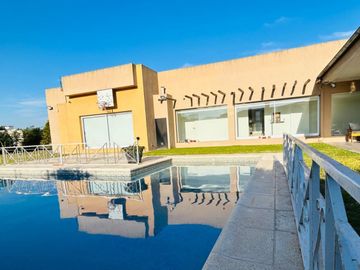 Casa en  Venta, Canning, Malibú. 290 m2 cub. 5 amb.