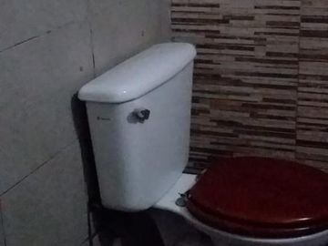 Casa tres ambientes con fondo y terraza a la venta en Wilde