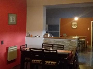 Casa tres ambientes con fondo y terraza a la venta en Wilde