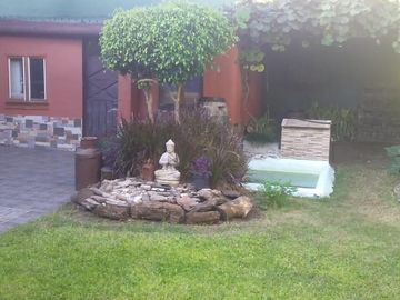 Casa tres ambientes con fondo y terraza a la venta en Wilde