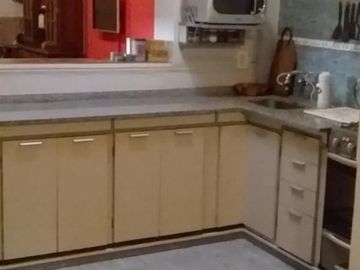 Casa tres ambientes con fondo y terraza a la venta en Wilde
