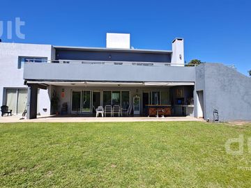 Casa en Country Piedras Blancas