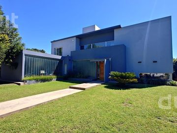 Casa en Country Piedras Blancas
