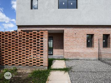 Casa 3 Dormitorios - Petrone 9037 - Rosario Fisherton | Venta