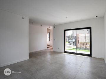 Casa 3 Dormitorios - Petrone 9037 - Rosario Fisherton | Venta