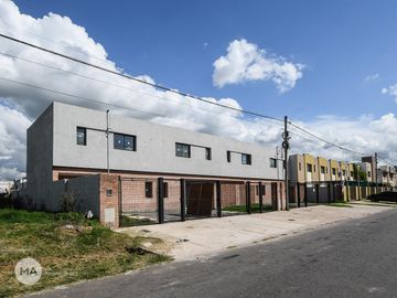 Casa 3 Dormitorios - Petrone 9037 - Rosario Fisherton | Venta