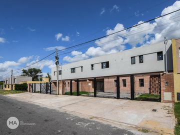 Casa 3 Dormitorios - Petrone 9037 - Rosario Fisherton | Venta
