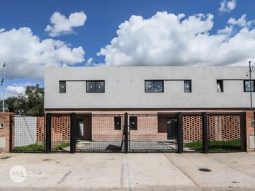 Casa 3 Dormitorios - Petrone 9037 - Rosario Fisherton | Venta