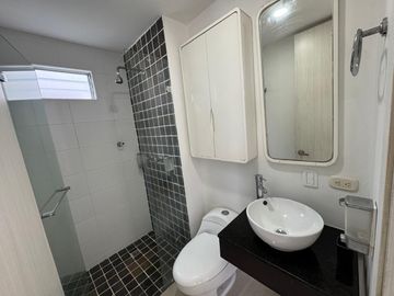 Se Vende Amplio Apartamento Con Aire En Bochalema Central