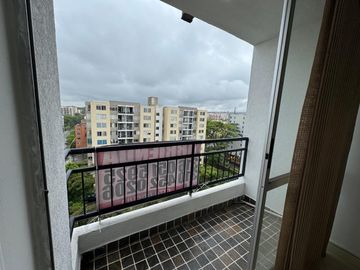 Se Vende Amplio Apartamento Con Aire En Bochalema Central