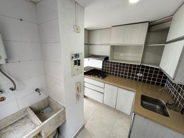 Se Vende Amplio Apartamento Con Aire En Bochalema Central