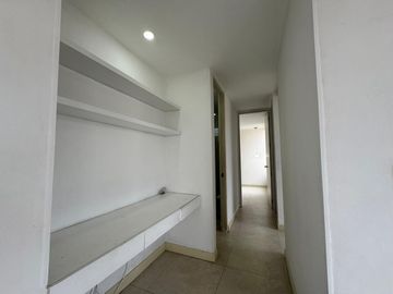 Se Vende Amplio Apartamento Con Aire En Bochalema Central