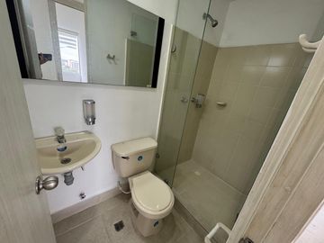 Se Vende Amplio Apartamento Con Aire En Bochalema Central