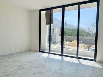 Casa en  Pedregal de la montaña a las faldas del cerro con bellas vistas.