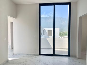 Casa en  Pedregal de la montaña a las faldas del cerro con bellas vistas.