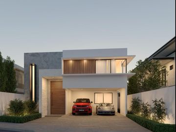 Casa de 4 recámaras en venta dentro de privada con amenidades en Zona Country