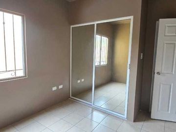 🏡 Casa en Venta en Barcelona Residencial – Seguridad, Comodidad y Espacio Perfe