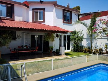 CASA EN PRIVADA CON VIGILANCIA EN COLONIA DELICIAS CUERNAVACA MORELOS