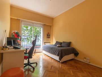 VENTA SEMIPISO DE  4 AMBIENTES  Y BAULERA