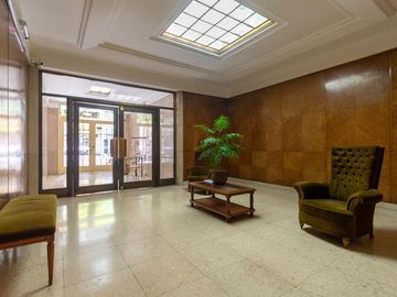 VENTA SEMIPISO DE  4 AMBIENTES  Y BAULERA