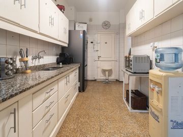 VENTA SEMIPISO DE  4 AMBIENTES  Y BAULERA