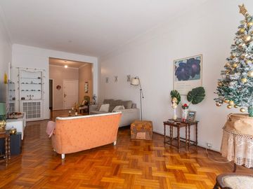 VENTA SEMIPISO DE  4 AMBIENTES  Y BAULERA