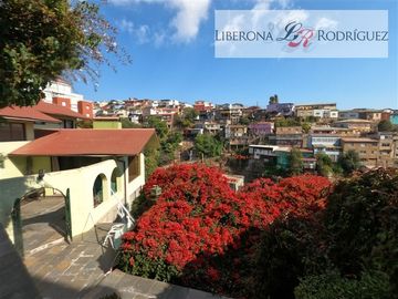 Casa en Venta en Casona de 3 pisos, Cerro Alegre