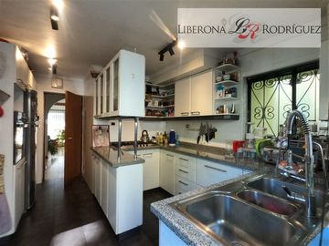 Casa en Venta en Casona de 3 pisos, Cerro Alegre