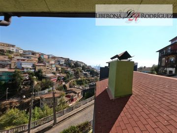 Casa en Venta en Casona de 3 pisos, Cerro Alegre
