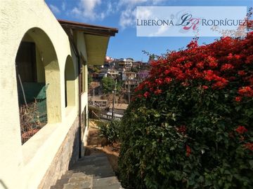 Casa en Venta en Casona de 3 pisos, Cerro Alegre
