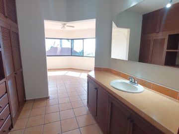 Casa en Fraccionamiento en Burgos Temixco - LLR-145-Fr