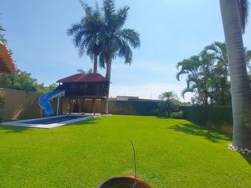 Casa en Fraccionamiento en Burgos Temixco - LLR-145-Fr