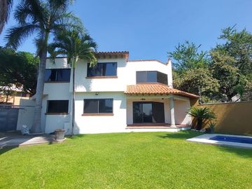 Casa en Fraccionamiento en Burgos Temixco - LLR-145-Fr