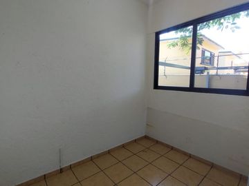 Casa en Fraccionamiento en Burgos Temixco - LLR-145-Fr