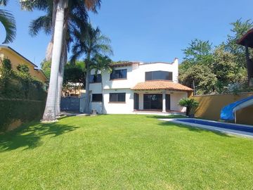 Casa en Fraccionamiento en Burgos Temixco - LLR-145-Fr