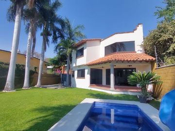 Casa en Fraccionamiento en Burgos Temixco - LLR-145-Fr