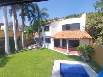 Casa en Fraccionamiento en Burgos Temixco - LLR-145-Fr