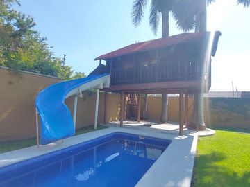 Casa en Fraccionamiento en Burgos Temixco - LLR-145-Fr
